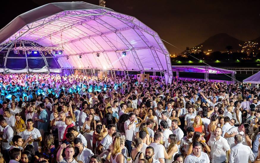 rioallaccess's tweet photo. Welcoming you to #2019! Hopefully you had an incredible night last night. If you want to book anything in Rio, you know who to call! https://t.co/cuIY4pRoyR #rioallaccess #livetoparties #lovetoparties #livetotravel #lovetotravel #yolo #riovip #vipinrio https://t.co/QlGGtaKgJq