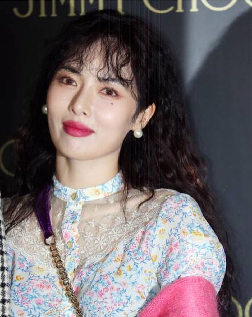 igot7nsfw's tweet photo. I see no difference 
•
#hyuna #HappyNewYear2019 #JIMIN #JenKai https://t.co/glfF0wnQKe