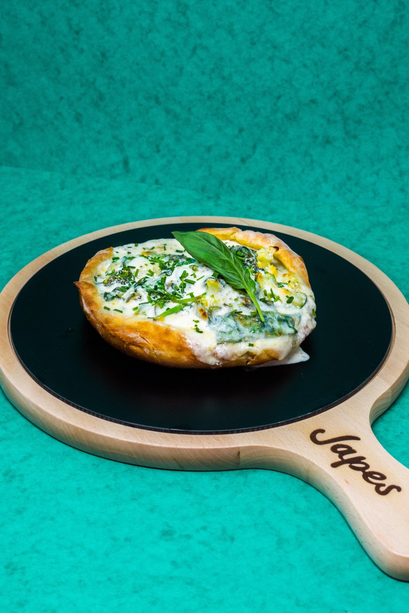 Green Queen Pizza Pot Pie 👑 bit.ly/JapesMenu