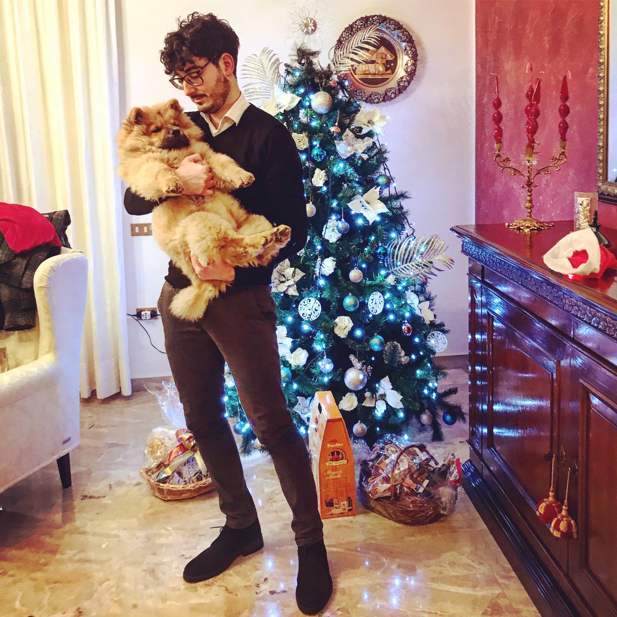 Buon 2019 a tutti! 🎉🎊🍾🥂🎄
🐶😍❤️
💕💖
#Happy_New_Year_2019 #me #Aaron #chowchow #mydog #mybaby #hug #ChristmasTree #love #happyness #family