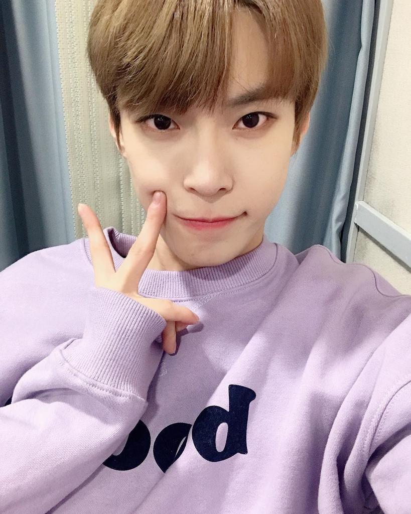 INFERNO1R's tweet photo. [ #GIN ] 여러분! 새해 복 많이 받으세용!! This is a fresh start for me and all of us, so please keep all the negativity away and cheer for a new day! https://t.co/KDk8Lrpole