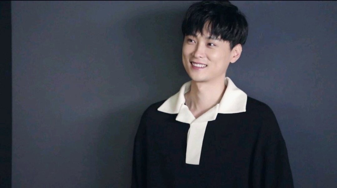 네가 아니면 안 되는 것들이 있고, 너여서 되는 것들도 있다.

네가 아니면 사랑하지 못하고 너라서 이해할 수 있는.

백가희 | 당신이 빛이라면