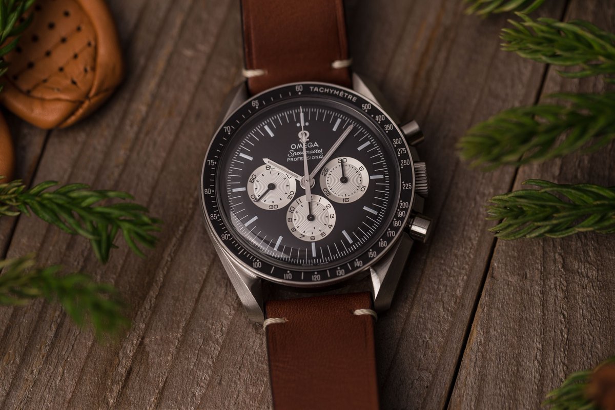 1916company's tweet photo. Time flies and we're already speeding into 2019!
#HappyNewYear &amp; #SpeedyTuesday !

Shop our Speedmaster selection here: https://t.co/d8RgRTymls 

Follow @WatchBox_Global for more!

#WatchBox #OmegaSpeedmaster #WatchFam #NewYears2019 
#NewYearsDay #ReversePanda #TimeFliesTuesday https://t.co/JhqdbIhcQ9