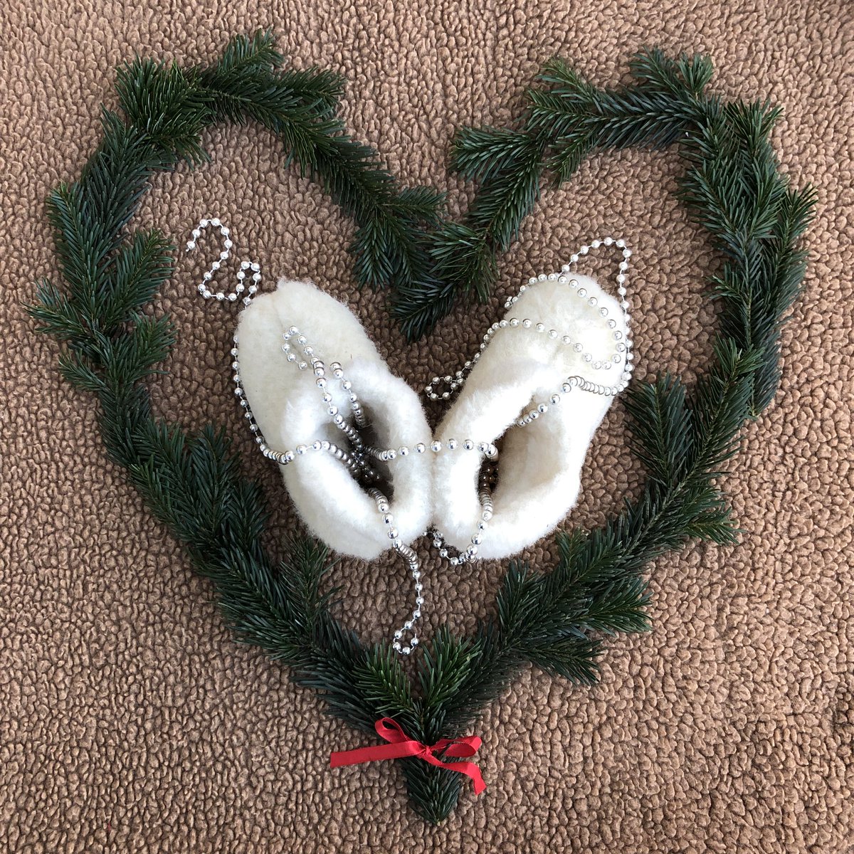 GoodWoolGoods's tweet photo. 🐑 https://t.co/cFIk1zCyFn önskar er alla ett glädjerikt och kärleksfullt nytt år!💚#goodwoolgoods #gottnyttår #nyårsönskning #nofilter #inspiration #mysigt #kärlek #nyttår #ulltofflor #hjärtligt #ullprodukter #ullsängkläder #ulltäcke #ullärbäst #sovgott https://t.co/K6rZ7KximK