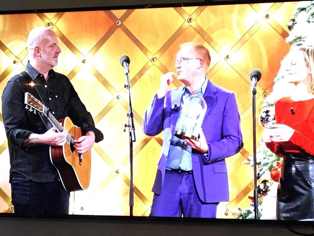 Straks na onze Eigen Kweek om 21u15 te gast bij <a href="/svendeleijer/">Sven de Leijer</a> in #vredeopaarde op @een. In zeer, zeer schoon gezelschap :<a href="/HanneDecoutere/">Hanne Decoutere</a>, <a href="/MartinHeylen1/">Martin Heylen</a>, jawel <a href="/ninaderwael/">Nina Derwael</a> ,<a href="/blof/">BLØF</a> &amp; @Geike_