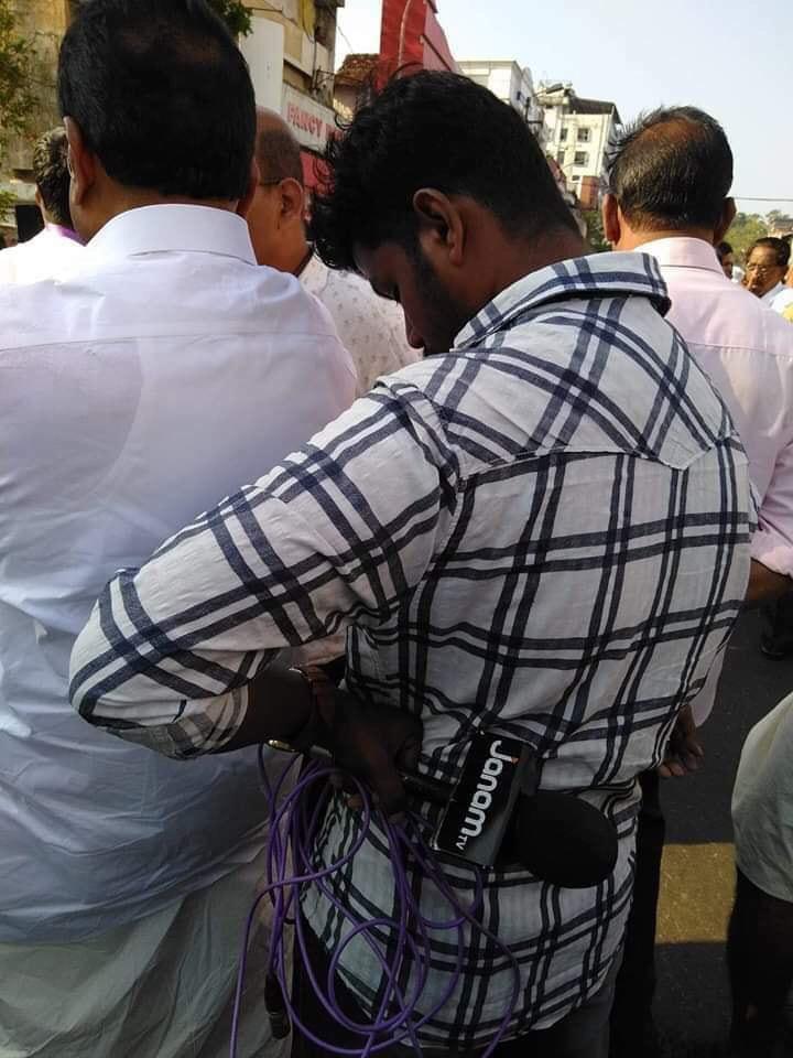 pratheesh's tweet image. Most painful visual of women&apos;s wall. #VanithaMathil2019 #VanithaMathil #WomensWall 😢😢