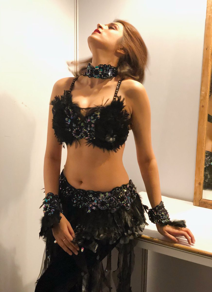 Last night..Feathers and all!🧚‍♀️
New year performance..
@bang.bang.2019 
#lovetodance #newyears #featherdress