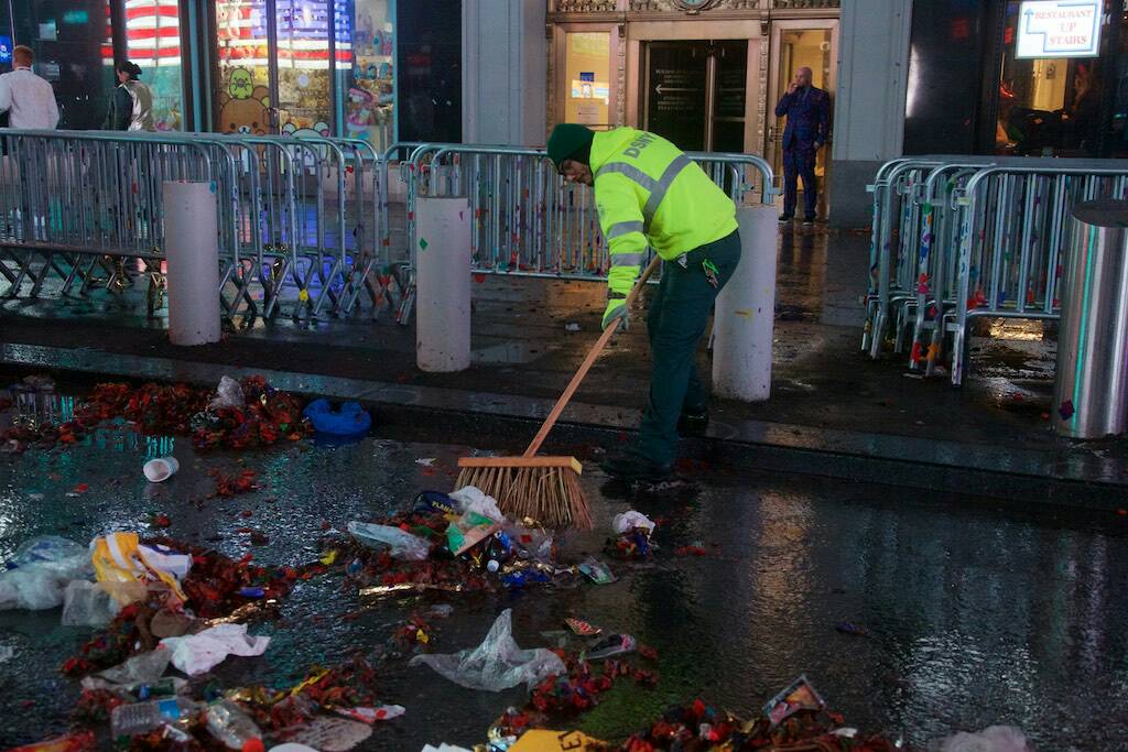NYCSanitation's tweet image. More than 300 Sanitation employees worked in #TimesSquare after the ball dropped to clean the confetti (and other debris) left behind from the New Year&apos;s celebration. Here&apos;s how we got the job done! Wishing all a healthy and happy 2019! #happynewyear
