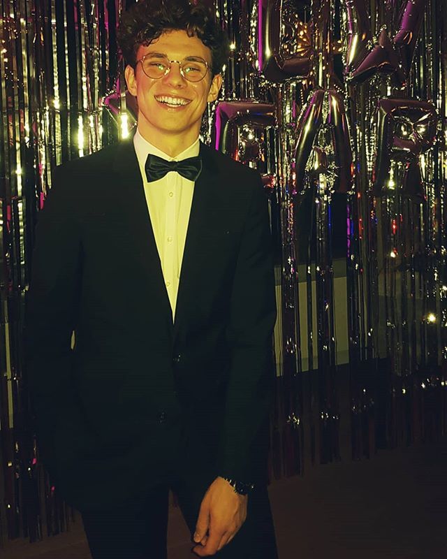 Frohes Neues Jahr wünsch ich euch! 2019 wird geil ❤🔥 #timkamrad #teamkamrad #happynewyear #2019 #happy #aberauchbesoffen bit.ly/2BX6Ak2