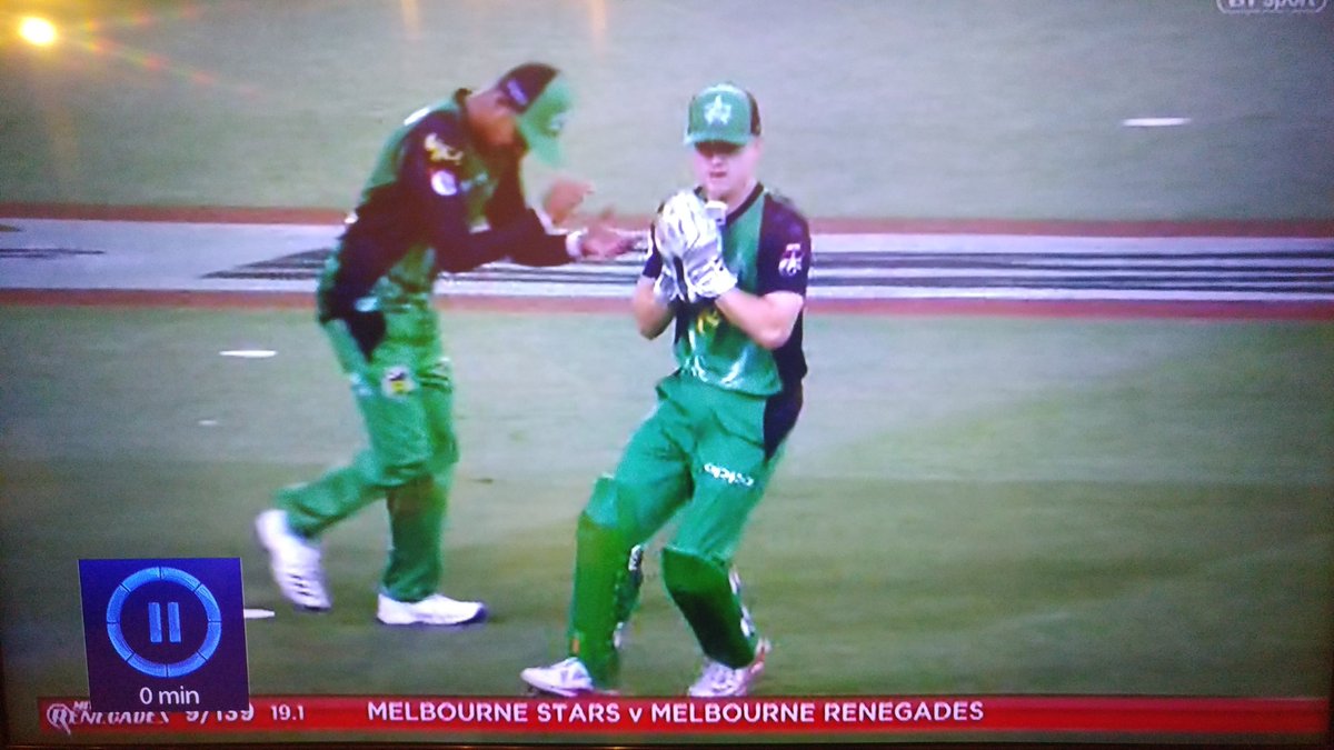 KeeperCourt's tweet image. @BBL What is going on ?? Why are some of the current Aussie Keepers breaking Rule #1.....Short sleaves! Please @gilly381 have a word as a renowned and much respected member of the keepers union!
#ThanksAdam #PassOnTheKnowledge #MrGotchWeKnowWhoYouAre