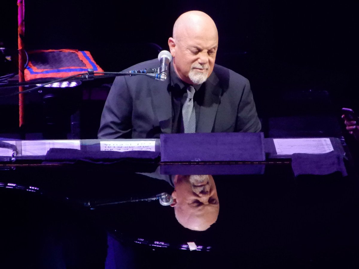 BigBoxTickets's tweet photo. Billy Joel has announced a few 2019 shows! If you haven't seen him, its time you should! Cheap tickets at https://t.co/zOTxvhouLA! #billyjoel #concert #concerts #billyjoellive #livemusic #2019 #tickets https://t.co/1P0QGftADK