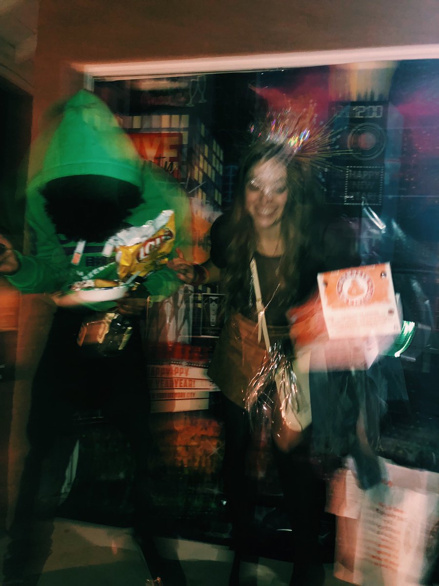 MorenoRomy's tweet photo. Secured the Popeyes...cheers to 2019 🎉 https://t.co/xU7KDvY81X
