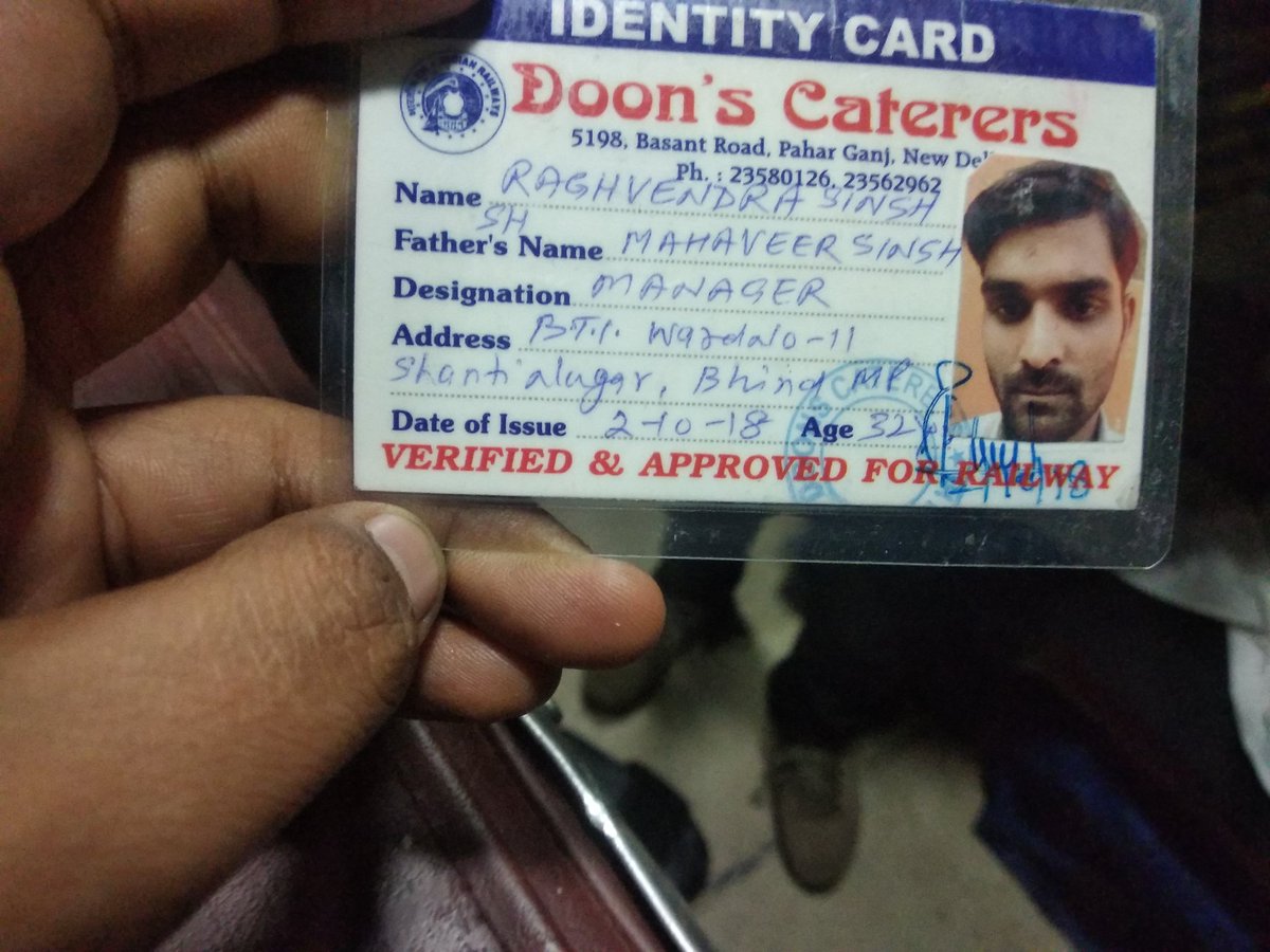 AvinashMatta5's tweet image. ये है Doon Cateres जो रेलवे में खाना service करती है। company k raghvendra singh jinka khna he k khana bilkul bekar h or daily esa khana hi serve krte he. @PiyushGoyal @PMOIndia @RailMinIndia apse request he k is company ke khilaf kuch karya wahi kre or iska license cancel kr