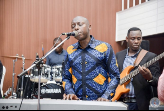 ZionTempleCC's tweet photo. πΆπΆπ΅π΅"Abo Kumera zisi bose babonye agakiza kacu bati koko u Rwanda rufite imana"π΅π΅π€πΈπΈπ»π» @uwaime7 @ZionTempleCCInt @PaulGitwaza #HappyNewYear2019 #ZTNewYear #Praise & #Worship #AzaphInt #Rwanda #Rwot https://t.co/Qpepyb5luC