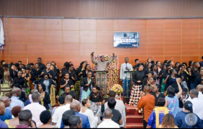 ZionTempleCC's tweet photo. πΆπΆπ΅π΅"Abo Kumera zisi bose babonye agakiza kacu bati koko u Rwanda rufite imana"π΅π΅π€πΈπΈπ»π» @uwaime7 @ZionTempleCCInt @PaulGitwaza #HappyNewYear2019 #ZTNewYear #Praise & #Worship #AzaphInt #Rwanda #Rwot https://t.co/Qpepyb5luC
