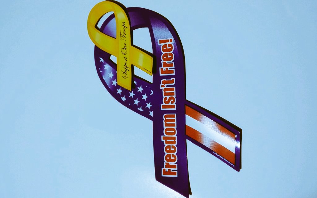 OneAmericanLobo's tweet photo. #HappyNewYear2019 #TUESDAYTOUGHPATRIOTS #USAMILITARYSTRONG #FIGHTINGSTRONG #WEARESTRONG #GOD #AMERICA #LIBERTY #FREEDOM #CONSTITUTION #WETHEPEOPLE @PaulLouisThoma1 @JoeHNewYork @Raville https://t.co/e31BxXfP0A