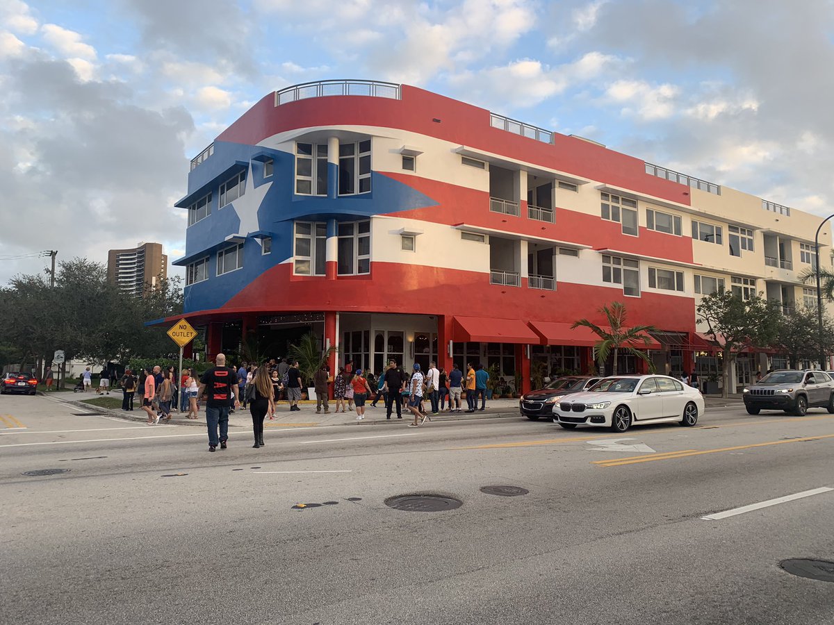 Jamie Guirola On Twitter This Mural Of A Puerto Rican Flag On A