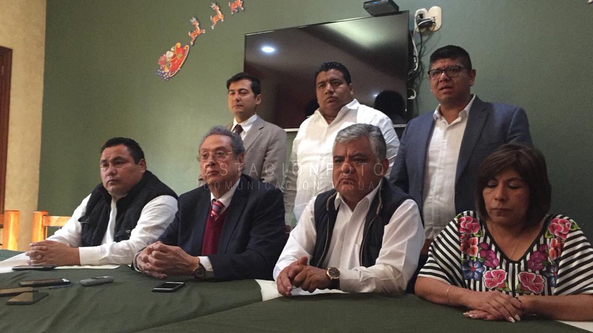 📸 <a href="/EricelGN/">Ericel Gómez N</a>  delegado especial de MORENA en #Oaxaca y legisladores locales demandan justicia por el homicidio del presidente municipal de Tlaxiaco, Alejandro Aparicio. #Oaxaca 

Crédito: <a href="/Tte_ARto/">Jorge A. Pérez</a>