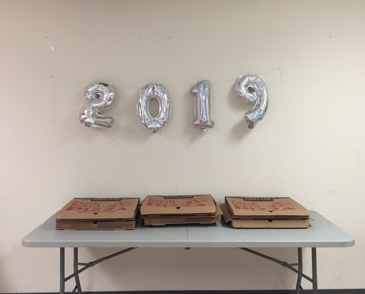 Happy New Year from T-0696! Photo booth and pizza! 📷🍕🎆🎉today, team members can strike a pose and make a New Years resolution! #t0696 #target #burlingtontarget #newyearsday #target2019 #humanresources