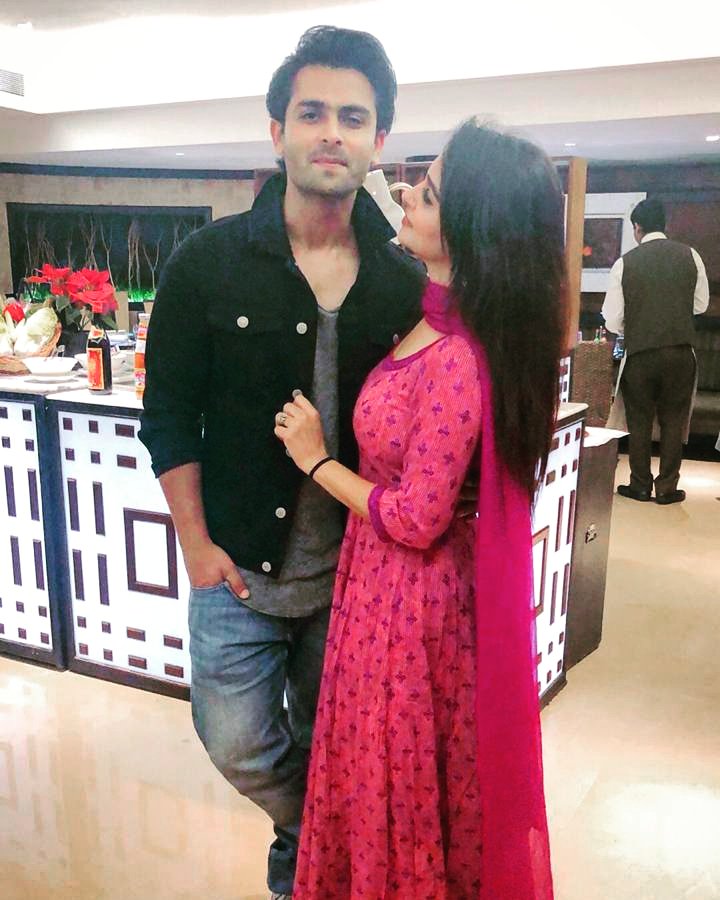 ms_dipika's tweet photo. Aur kya chahiye zindagi se...
jab aap saath ho...
nazar nahi hat ti aapke chehre se..
aap hi humaari zindagi ka noor jo ho.....
❤❤❤❤ @Shoaib_Ibrahim1 https://t.co/yFvjwgjjCp