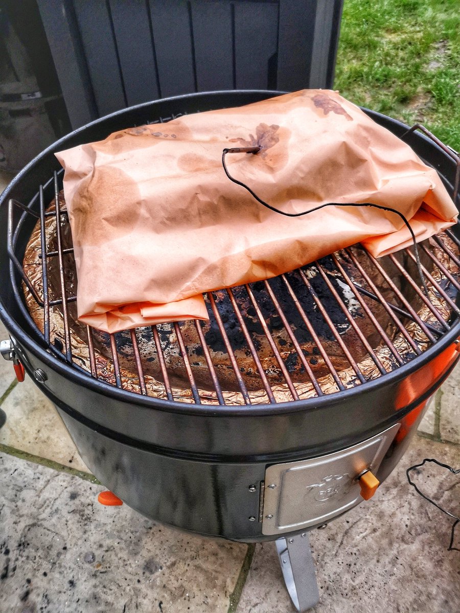 Wrapped in peach paper then will be off and rested.

Pretty hungry right about now I won't lie.

Hope I haven't messed up the first cook of 2019 🙈

#BBQ #NewYearsDay #NewYears2019 #HappyNewYears #Foodies #eat #beef #fire