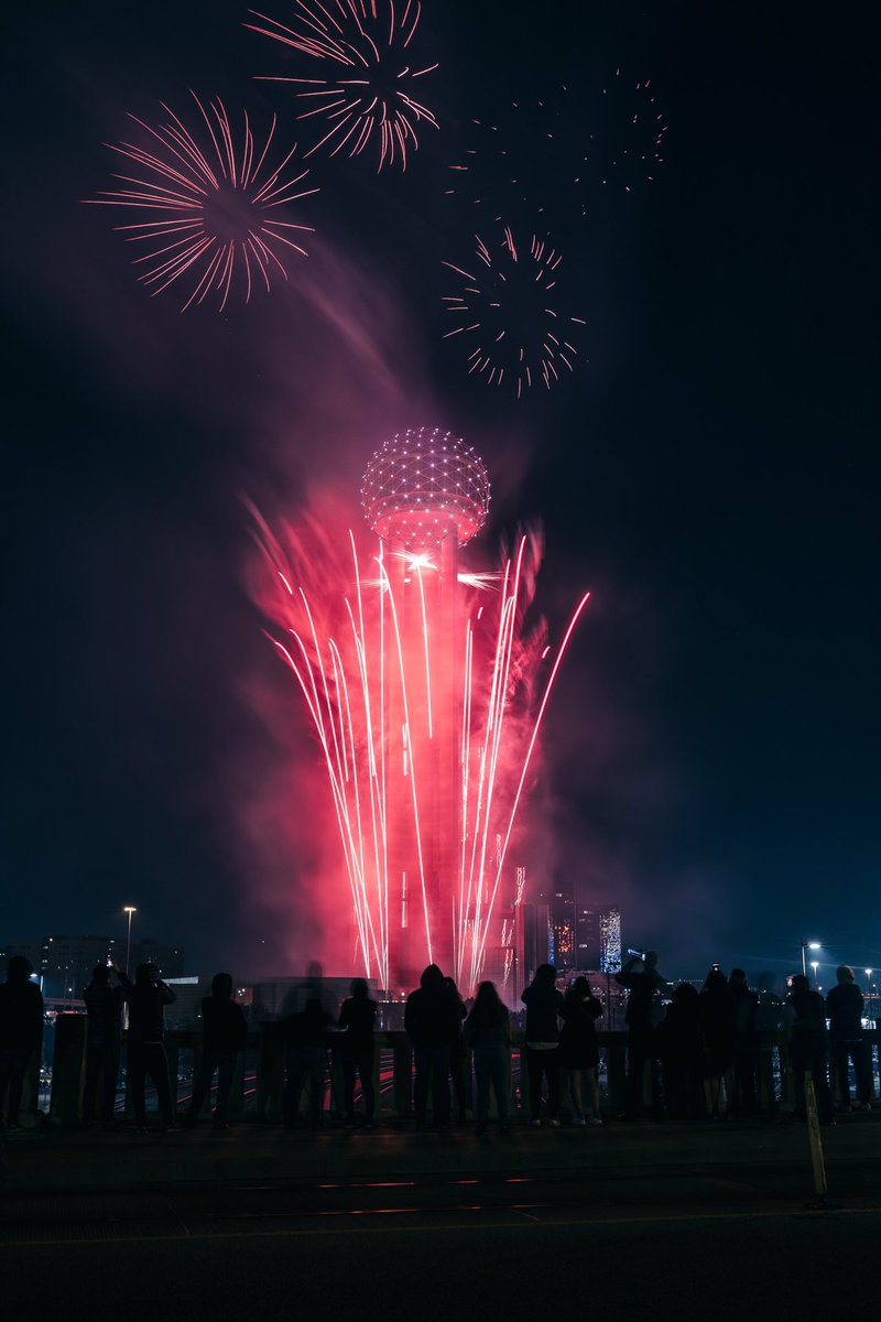 instinctiveshot's tweet photo. Here’s to a new year from Dallas ♥️ https://t.co/x6C12S16bL