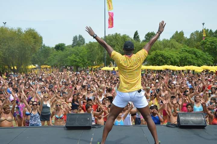 Sabrinakallmann's tweet photo. Atención amigoooossss 📣📣📣📣
Este sábado 5 de Enero a las 18hs en el vial costero de Vicente lopez. Clase gratuita al aire libre de Ritmos caribeños. 
Evento organizado por la Secretaria de Cultura de Vicente Lopez https://t.co/KUrhBFJAwx