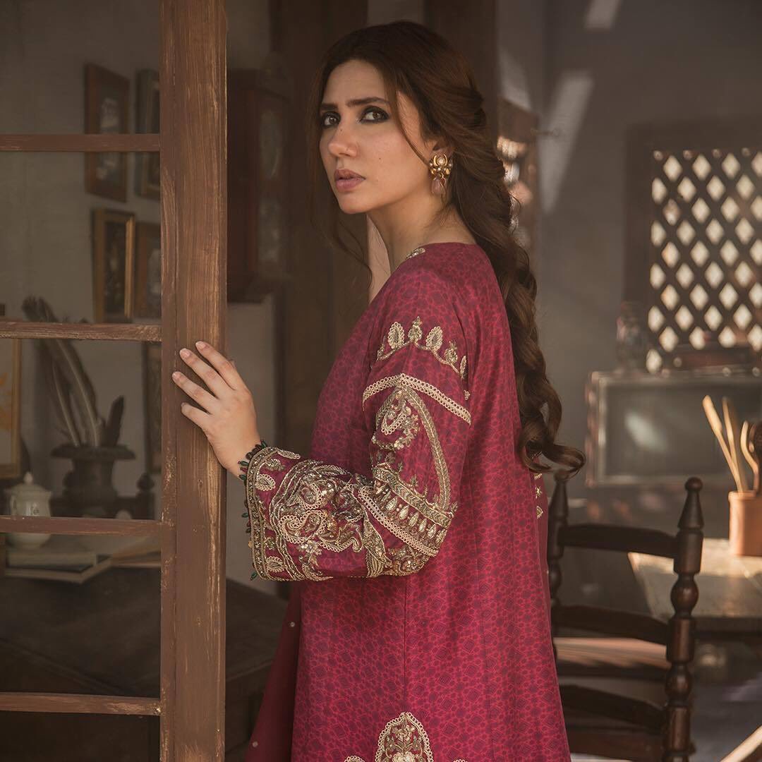 BeautyPakistani's tweet photo. Mahira Khan. https://t.co/XMWLnX3I6s