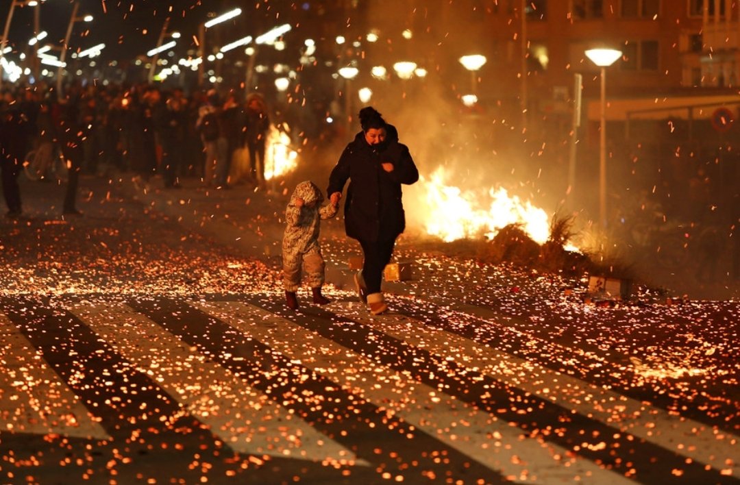 Aan de andere kant: in Scheveningen kon je vannacht ten minste een keer echt de vloer is lava spelen