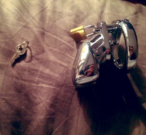 jobre89's tweet photo. I guess that’s my future. #chastity #sub #femdom #christmaspresent #nogasm #HappNewYear2019 #findom https://t.co/DFjgbqluMZ