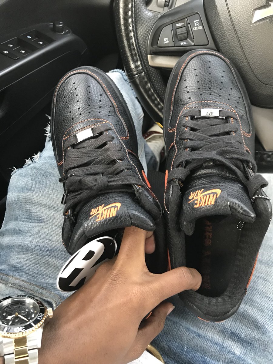 0g_anttt's tweet photo. Vlone af1 sz 8 h/o 1.1k looking for $1300 ! #vloneforsale https://t.co/ktfJQvo72i