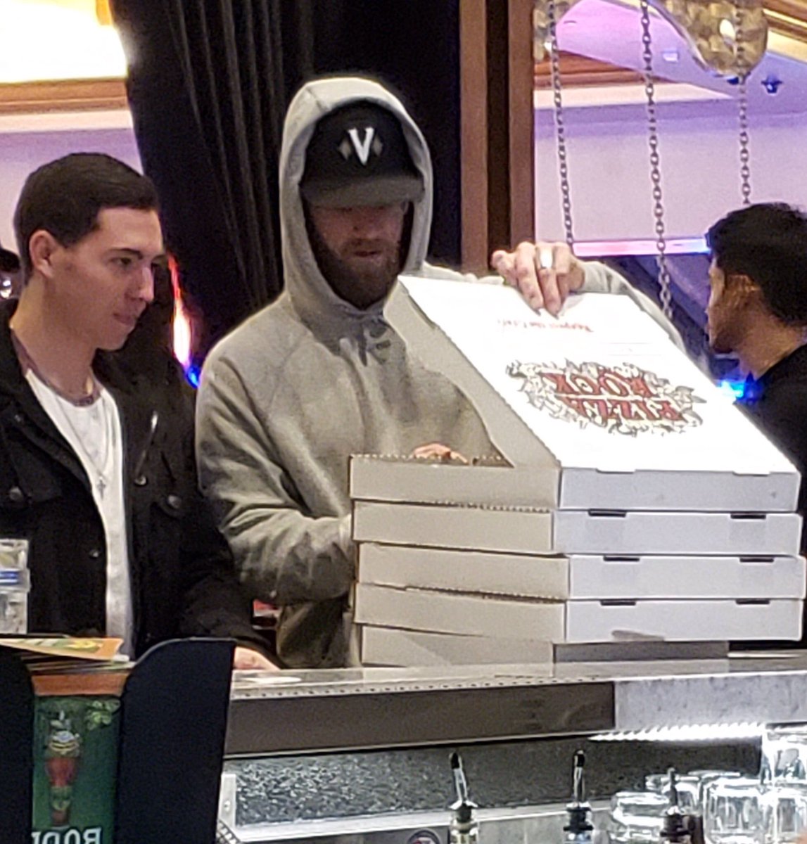 SportsCrockpot's tweet image. Hey @Ken_Rosenthal, Bryce Harper was spotted last night at @GVRcasino #LasVegas!!! Could this mean a minor league deal with the @Athletics is in the works? 😉😉😂😂😂 #Overreaction #HarperWatch #HotStove #HappyNewYear @AviatorsLV