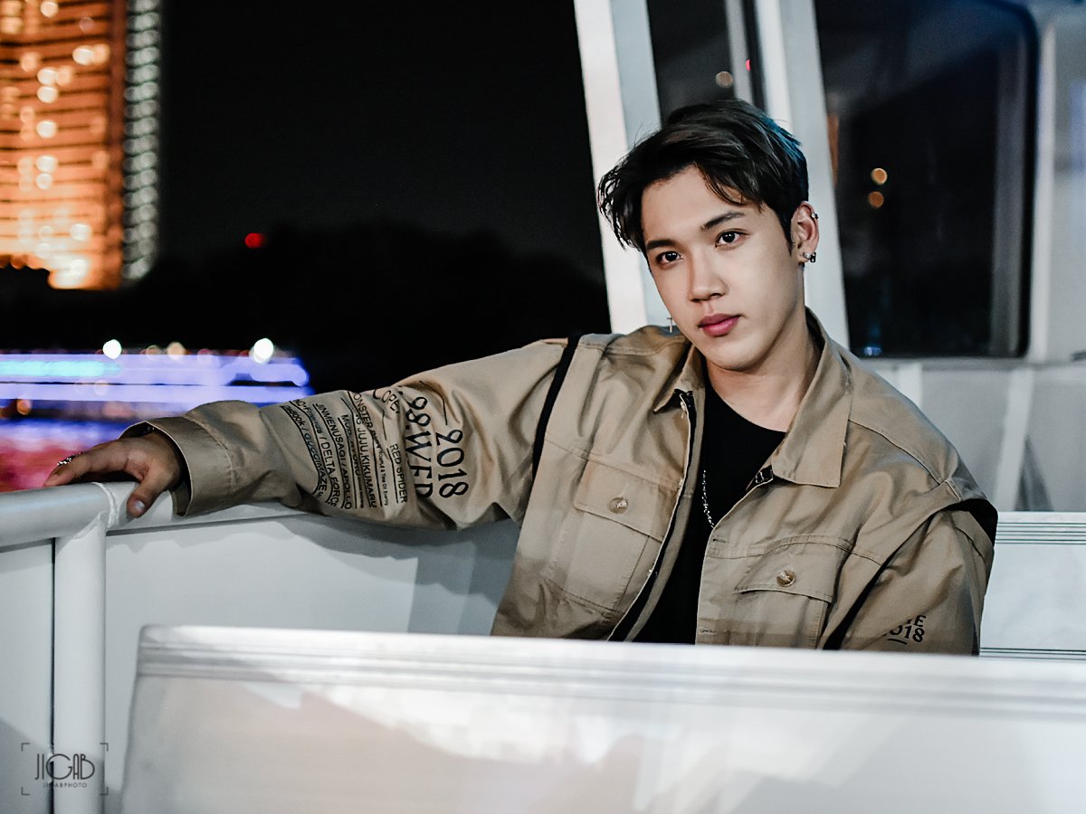 jigabphoto's tweet photo. ฮาโหลลล เคเอสของพรี่ >,<
#iconsiam #amazingthailandcountdown2019
#iconiccountdowndestination
#kangsomks​ #แกงส้ม ​#jigabphoto​ @kangsomm https://t.co/P7tHFTJIDf
