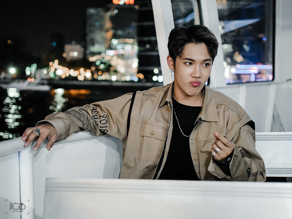 jigabphoto's tweet photo. ฮาโหลลล เคเอสของพรี่ >,<
#iconsiam #amazingthailandcountdown2019
#iconiccountdowndestination
#kangsomks​ #แกงส้ม ​#jigabphoto​ @kangsomm https://t.co/P7tHFTJIDf