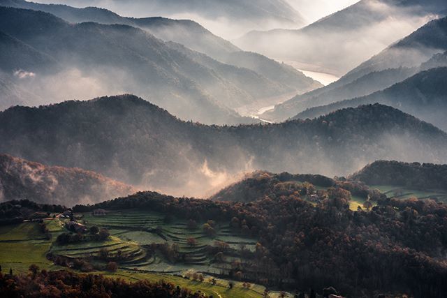 naphh's tweet photo. Happy new year !! 🎉🎊
Starting 2019 with one of my all time favourites ❤️
Early morning visions from Tavertet.. Awesome rural moments from #osona, central #catalunya.
.
.
.
.
.
#nikond750 #nikonphotography #nikoncataloniaphotography
#igersosona #insta… https://t.co/pAa0QP5Jas https://t.co/7dSAFgQwSy