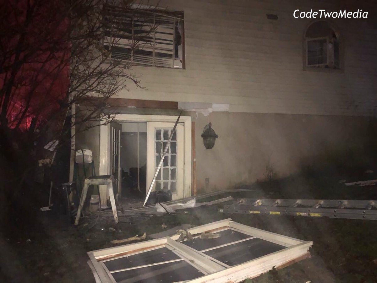 OfficialCodeTwo's tweet photo. HOCKESSIN, Delaware - Around 20:00 Hockessin FD, Cranston Heights FD, Minquas of Newport FD, Mill Creek FD, Elsmere FD, and Delaware State Police we’re dispatched to Louis Lane for a residential explosion. The cause of the explosion is unknown #delaware #codetwomedia #explosion https://t.co/MgNQq0o1Yx