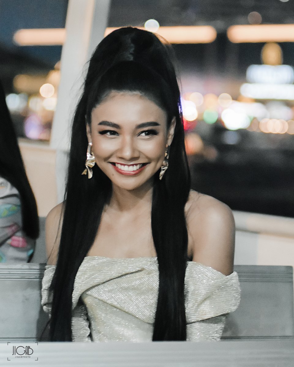 jigabphoto's tweet photo. ว่าจะแอบถ่าย.. ดันหันมาเห็นอีก
งื้อออ พี่แก้มน่ารักกกก 😍
#iconsiam #amazingthailandcountdown2019
#iconiccountdowndestination
#gamwichayanee ​ #jigabphoto​ @gamthestar https://t.co/MLpPyTaugT