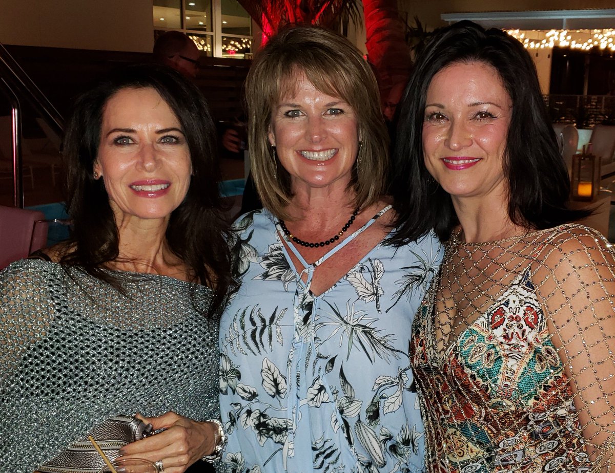 RayCollinsMedia's tweet photo. Ringling in 2019 with good friends. #3beautieswith3dorks #outkickedourcoverage #mustbeourwitanddancingskills
#Sarasota #Florida https://t.co/NpTHtGvmsC