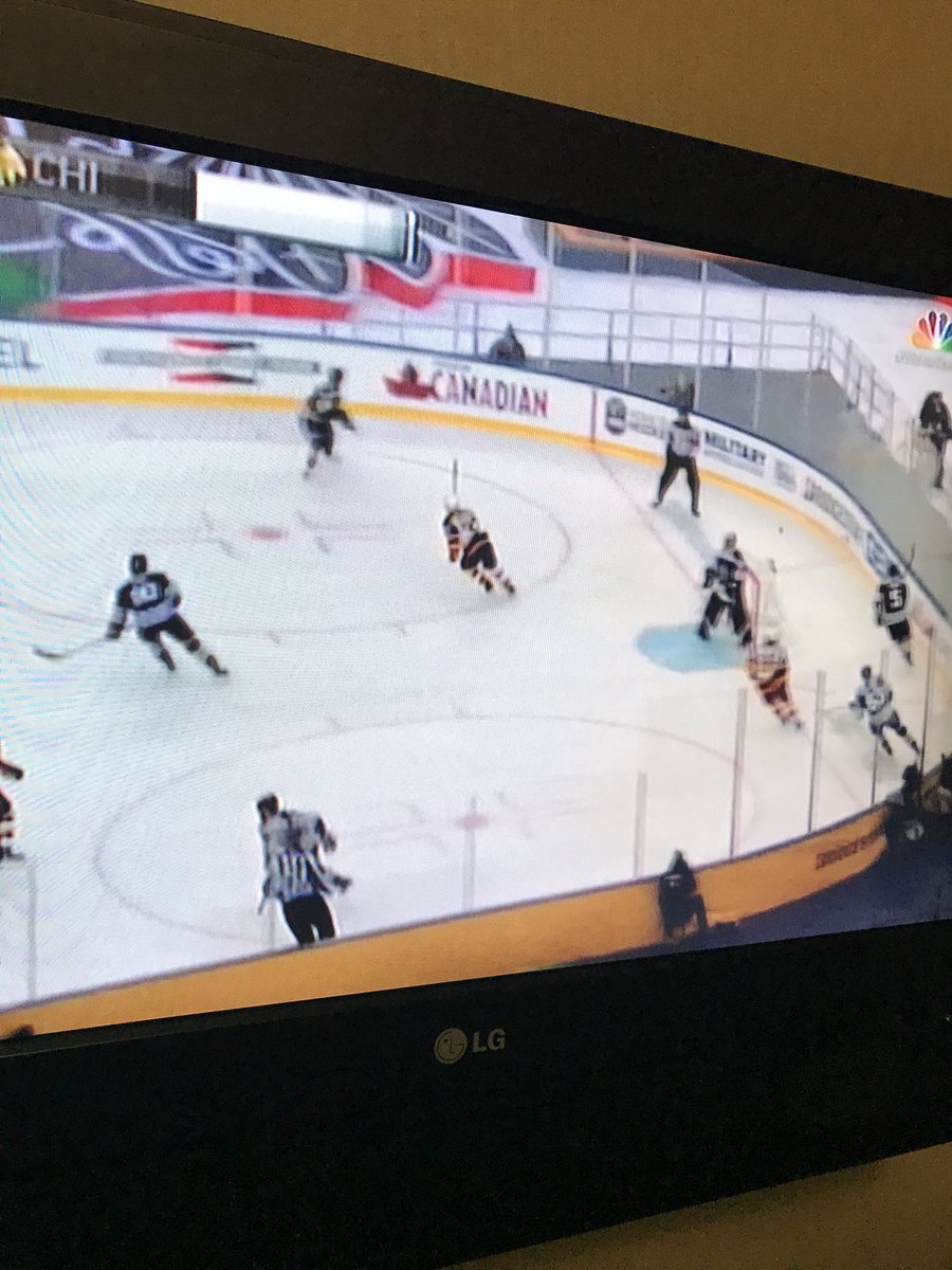 TheToddHarris's tweet image. How can you NOT love the #WinterClassic2019 @NBCSports @NHLonNBCSports #DocRules