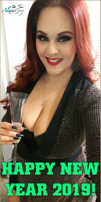 Wishing you all a HAPPY NEW YEAR!  I am soooo excited about all the big things I have planned for 2019<a href="/tag/newprofilepic"class="tags"><span>#newprofilepic</span></a>