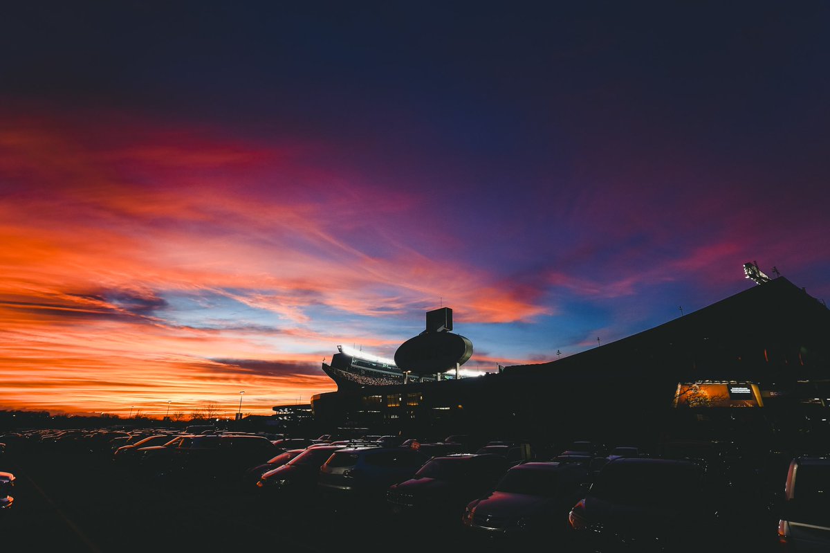 SamShazam_'s tweet photo. Sunday views at Arrowhead https://t.co/O48kq2bzxm