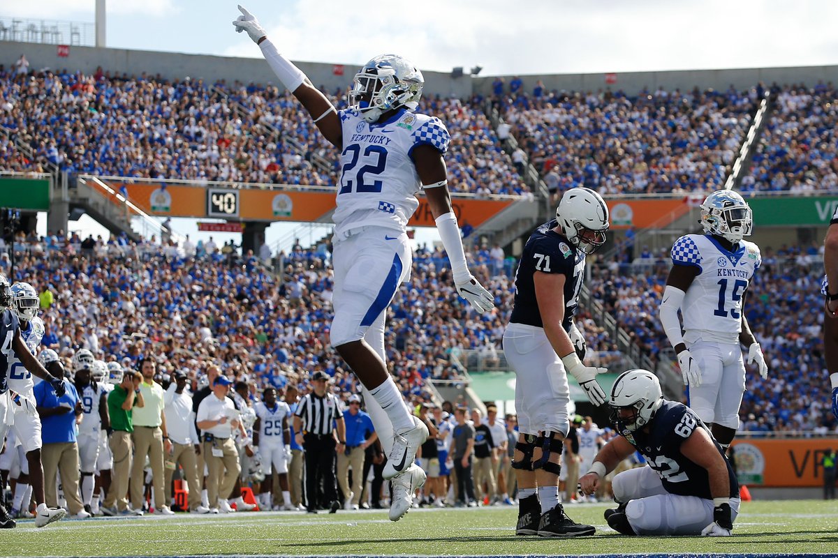 AlexSlitzPhoto's tweet photo. Kentucky leads Penn State 10-0 at the end of the first half  in the Citrus Bowl. @heraldleader @KentuckySports https://t.co/XxuxD1rPNl