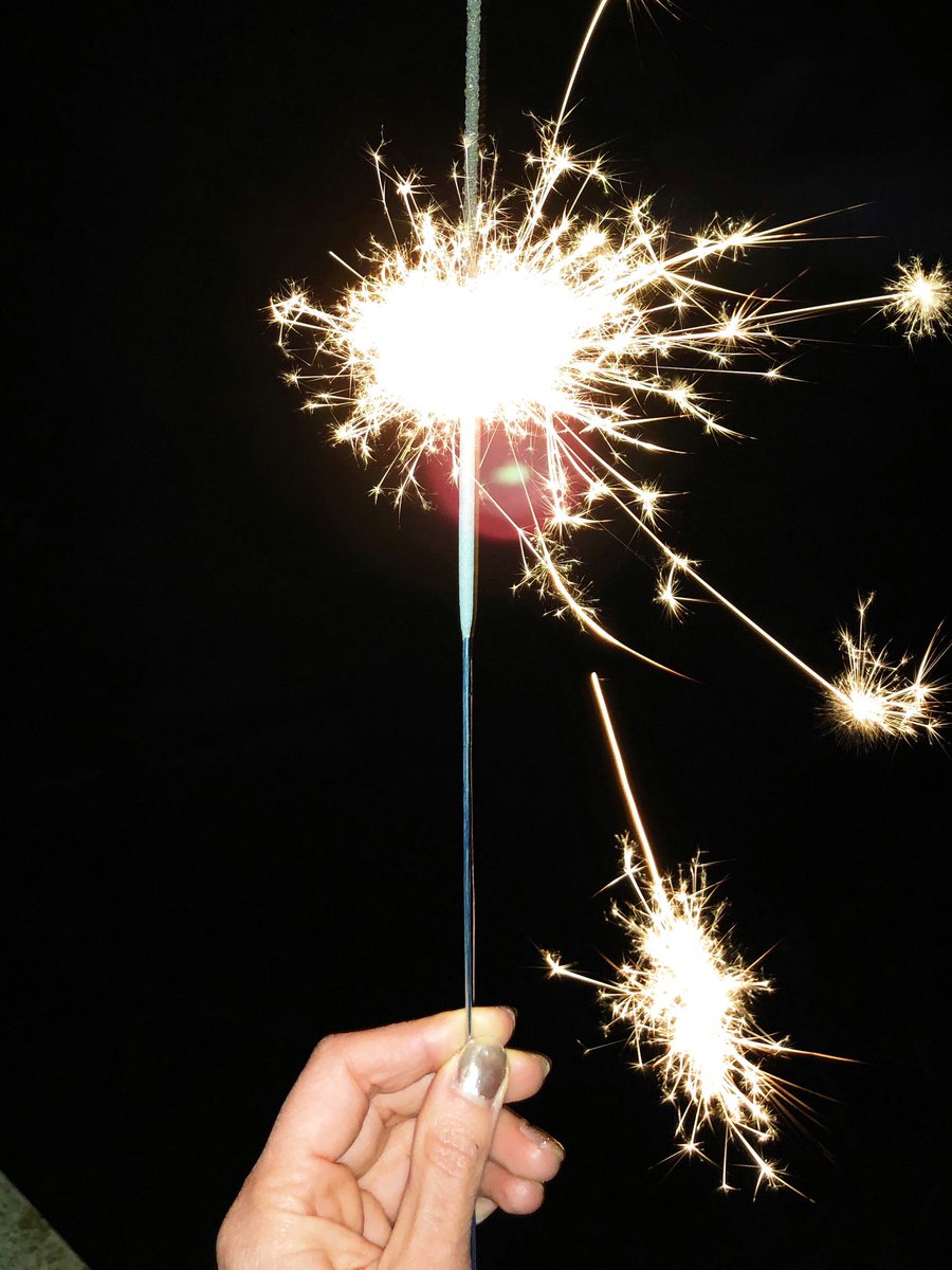 DesiresInStyle's tweet photo. ✨make a wish💫
#newyear #bye2018 #makeawish #desiresinstyle https://t.co/AMEWySTNHb