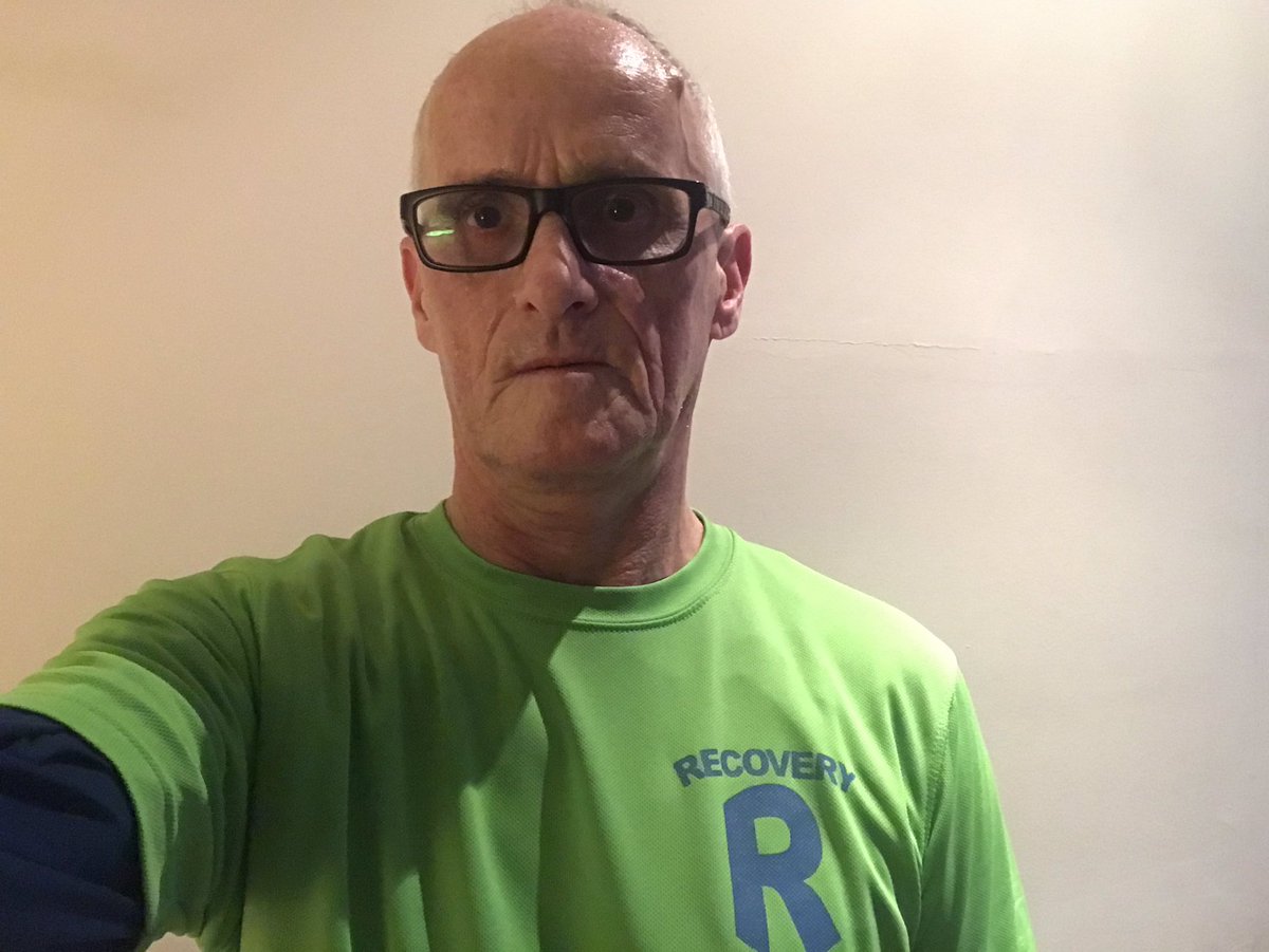 DI_Runs's tweet photo. A lovely start to the new year walking with shadows, family and dogs followed by my 1st run of 2019. Happy New Year to all #UKRunChat #recoveryrunning https://t.co/8ofRley3bp