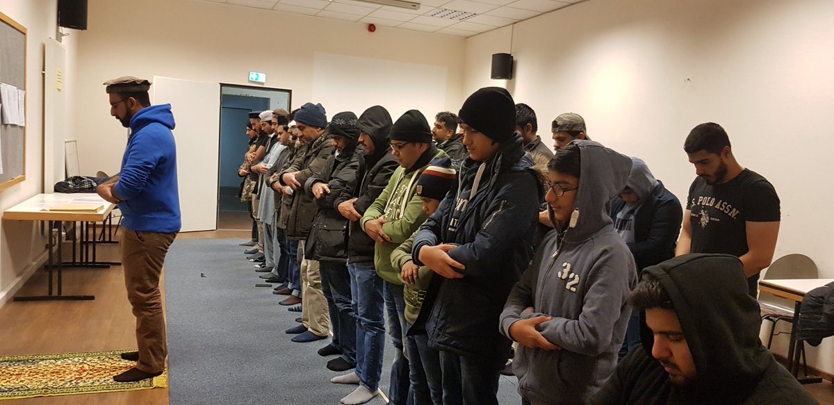 mkasoest's tweet photo. Tahajud Neujahr 2019 in Soest 
#Neujahrsputz #AhmadiyyaJugend  #MuslimeStarten2019 https://t.co/Vn35yFxtTv