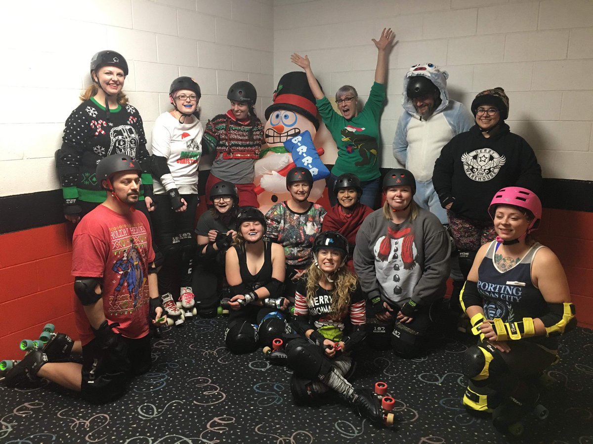 ICTRollerGirls's tweet photo. Happy New Year from all of ICT Roller Derby. May this year be the best for you and yours. Make this year yours! ❤️🖤 #Ictrd #ictrollerderby #wichitarollerderby #DerbyTwitter #20GrindTeen #wftda https://t.co/GZkP3prPUD