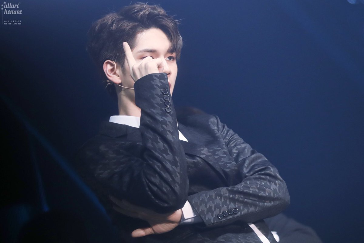biejayx's tweet photo. 🖤💙 https://t.co/apOfUhUtvn