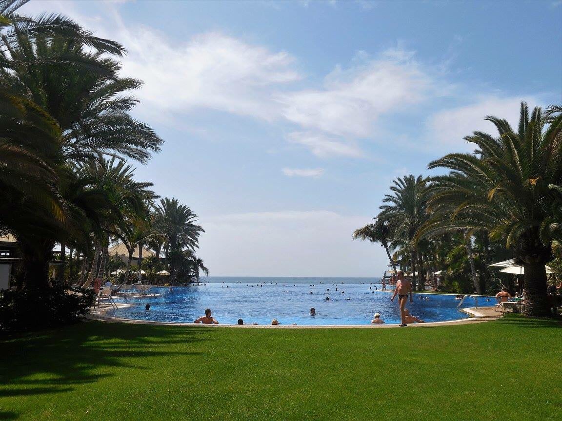 Just got excited seeing the lovely Lopesan Costa Melonares on the Jet 2 new advert! Loved our holiday there @Costa_Meloneras <a href="/jet2tweets/">Jet2tweets</a> <a href="/Deanobakedbeano/">Dean Robinson</a>