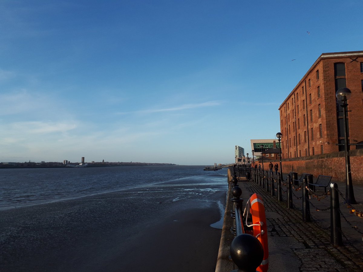 buttons_37's tweet photo. The Royal Albert Dock #Liverpool2019 #TheRiverMersey #NewYearsDay @angelcakepics @Paul_Scouser_F @Lpool_Pics_2013 @Liverpool1207 @TheGuideLpool https://t.co/ddwI3HWUnz