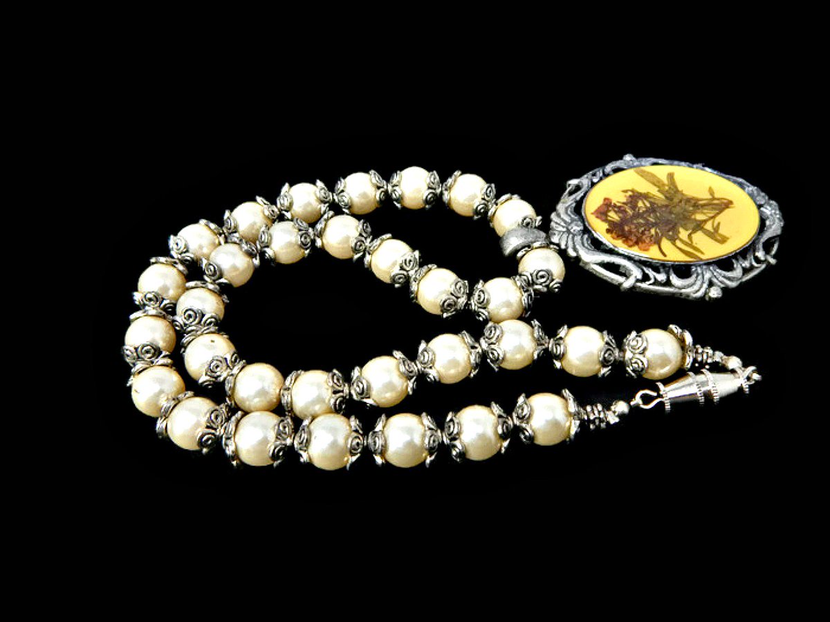 etsy.me/2SuN05t  #Victorian #Large #PressedFlowerPendant on #ChunkyPearlNecklace #AntiquedSilver #pressedflowerjewlery #pearljewelry #vintagejewelry #etsy #gotvintage